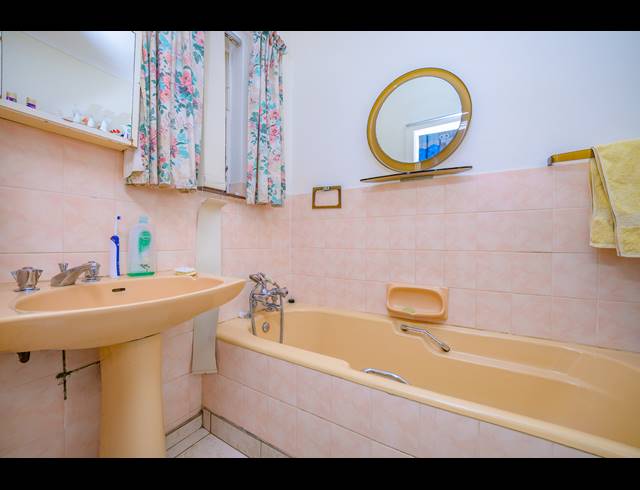 8 BEDROOM HOUSE FOR SALE IN ESCOMBE